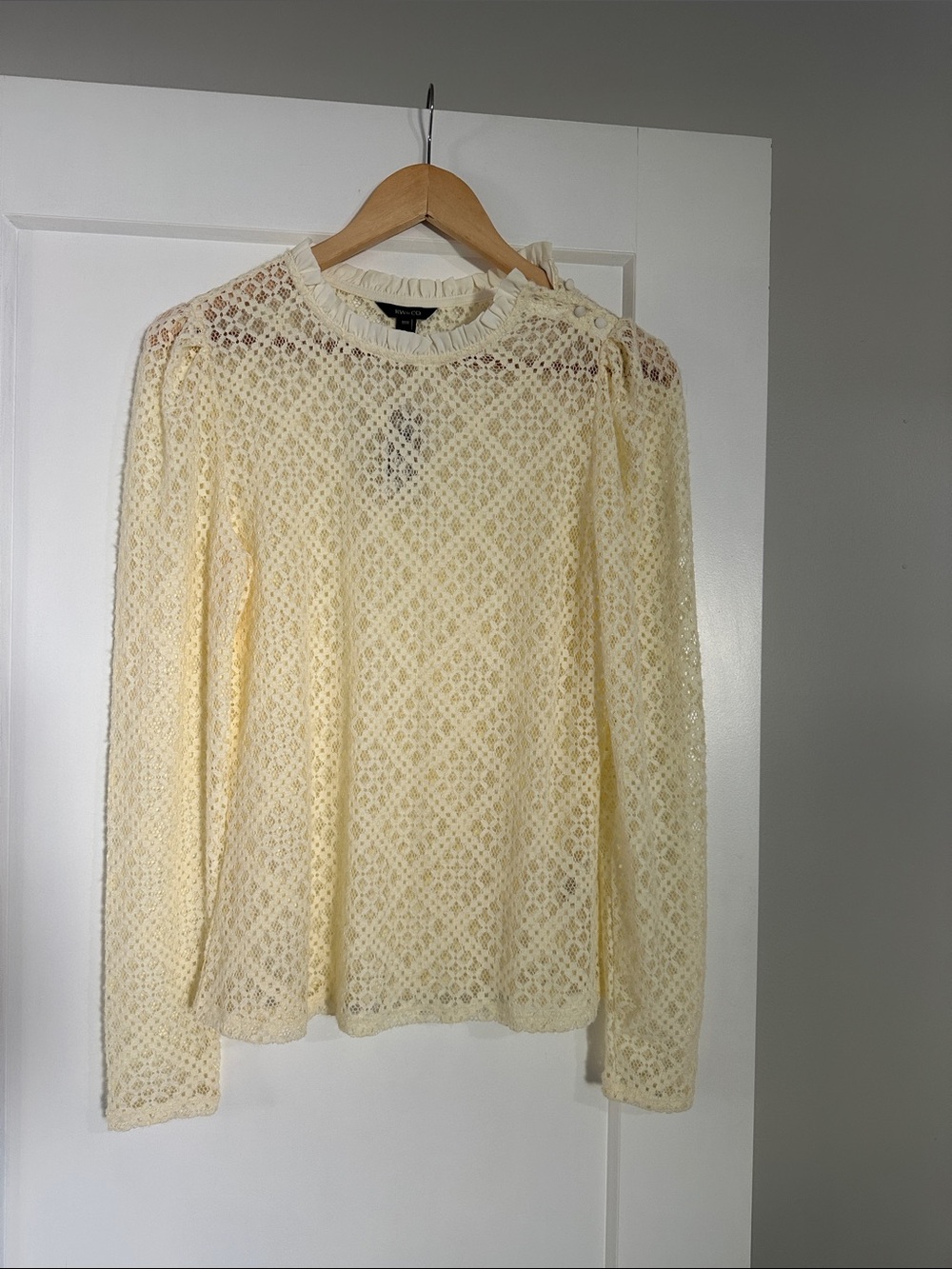 RW&CO. Cream Lace Long-Sleeve Blouse
